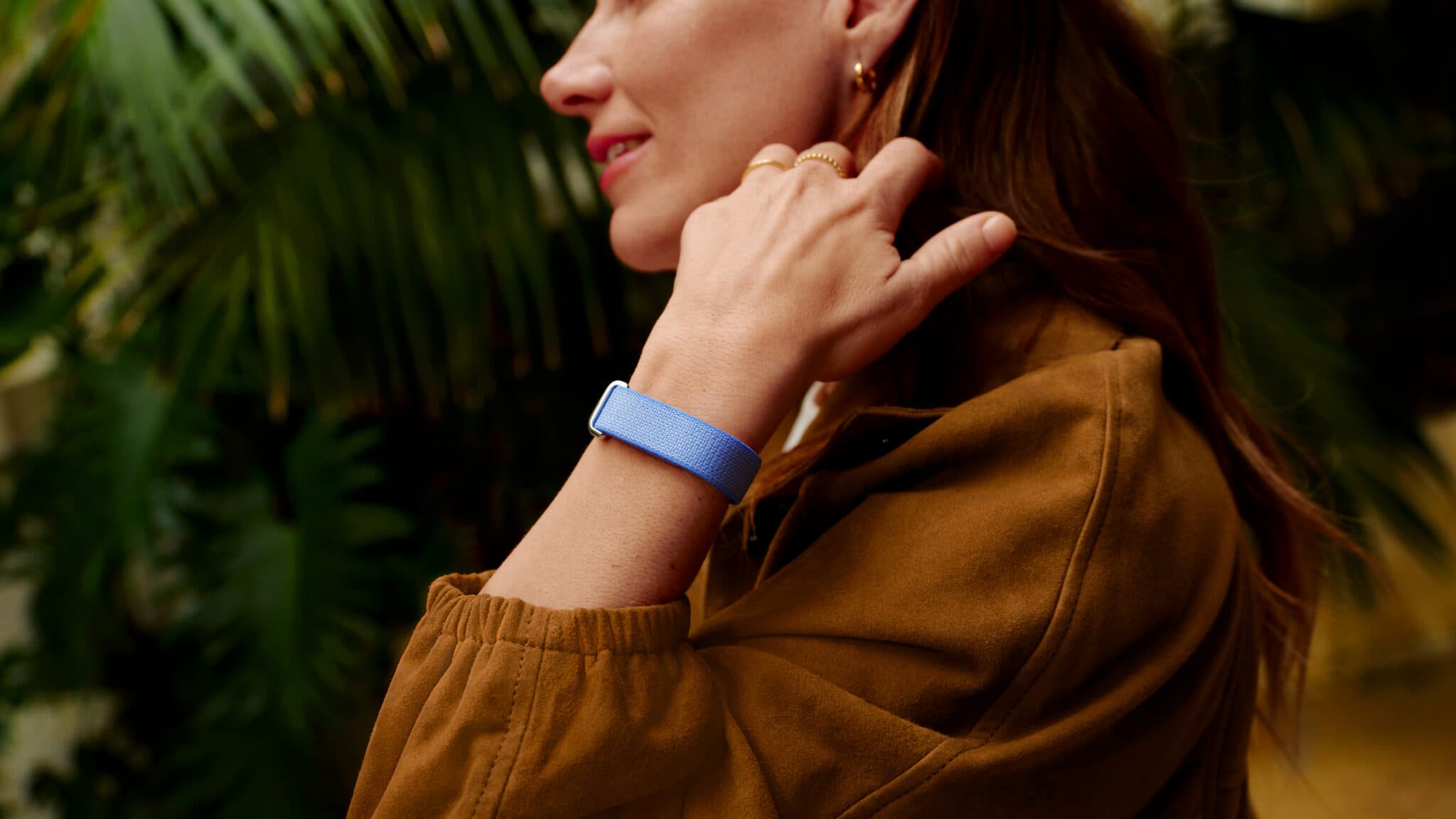 Google Ra Mắt Fitbit Air Không Màn Hình và Ứng Dụng Google Health Mới