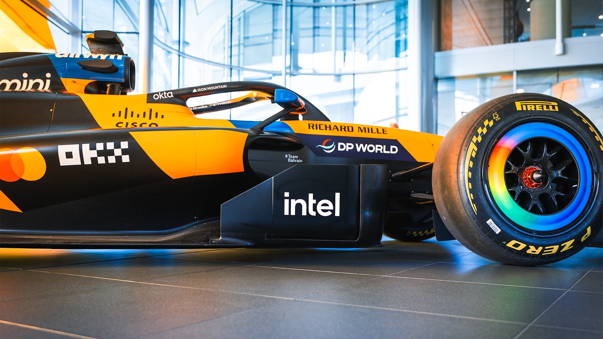 Intel Tái Xuất Đường Đua F1: Hợp Tác Chiến Lược Với McLaren