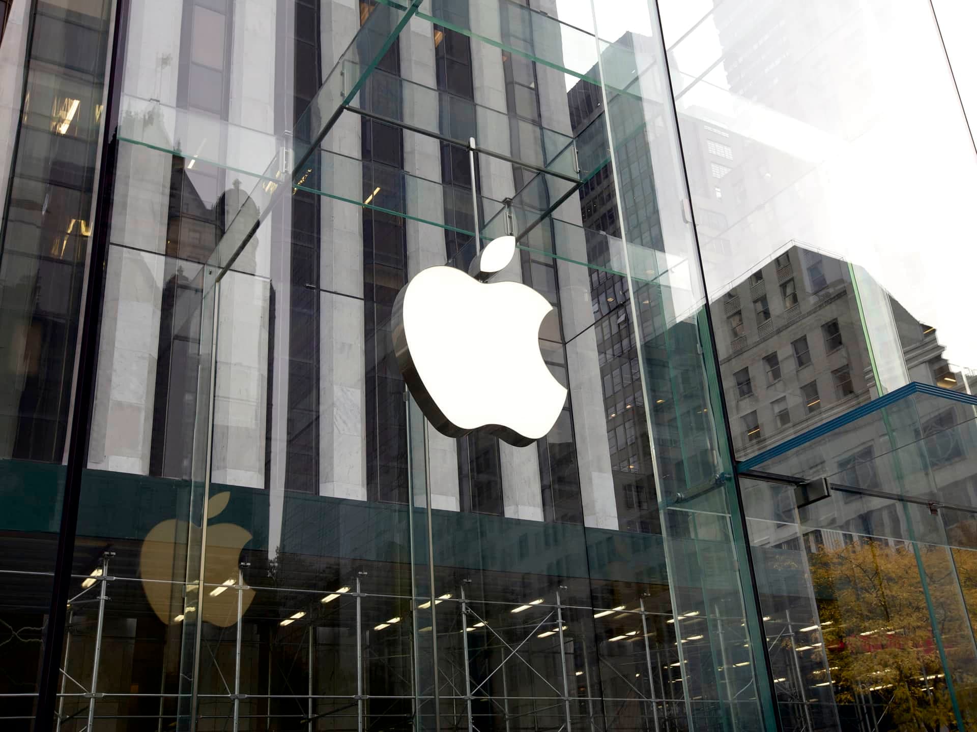 Apple và chiến lược vượt qua gánh nặng chi phí trung tâm dữ liệu: Bài toán DRAM và lộ trình AI mới