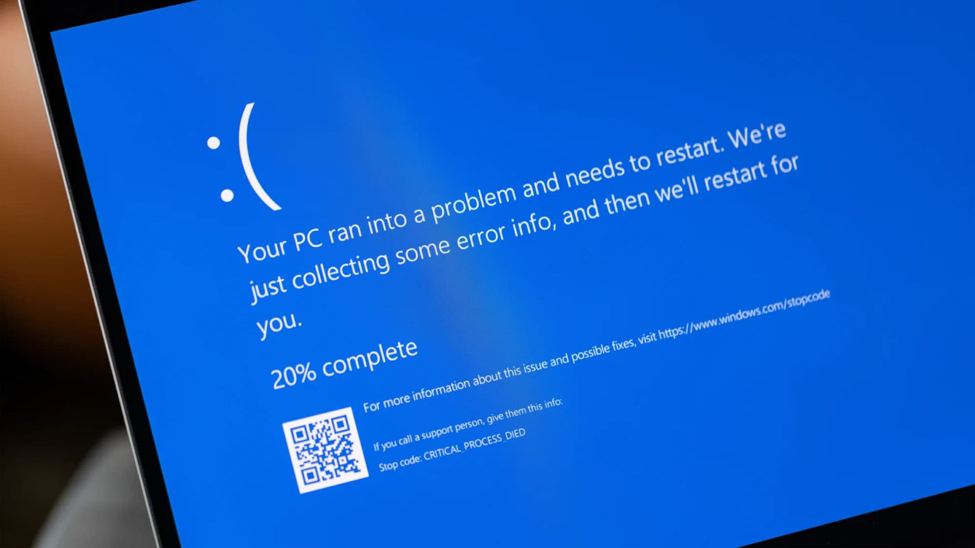 Cập nhật Windows 10 gây lỗi nghiêm trọng: Copilot tự khởi chạy, File Explorer sập liên tục