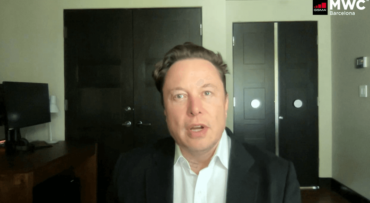Elon Musk bác bỏ tin đồn về thiết bị AI mỏng hơn iPhone của SpaceX, nhưng bí ẩn vẫn bao trùm