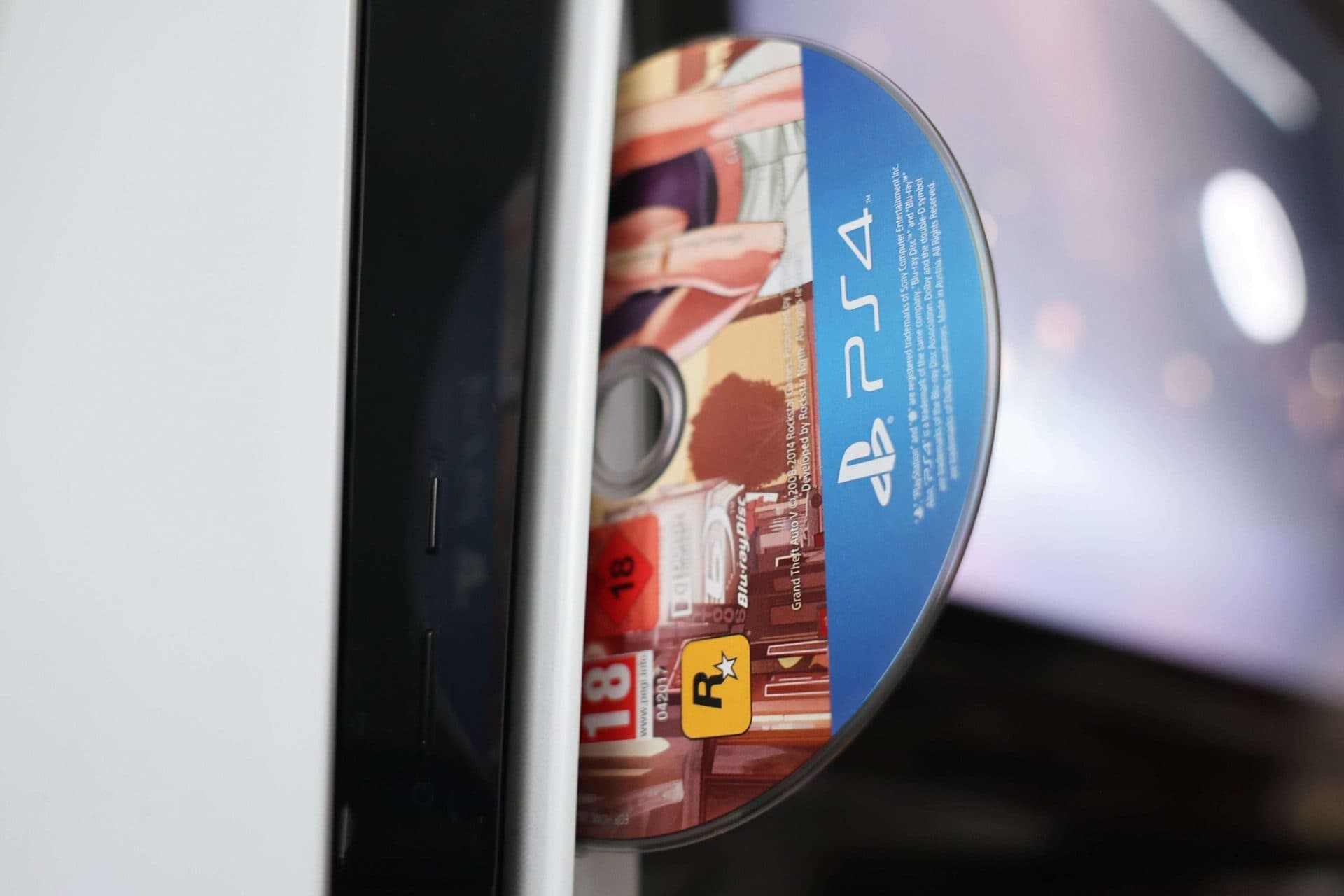 Sony đẩy mạnh loại bỏ đĩa vật lý: Tương lai nào cho game thủ PlayStation?