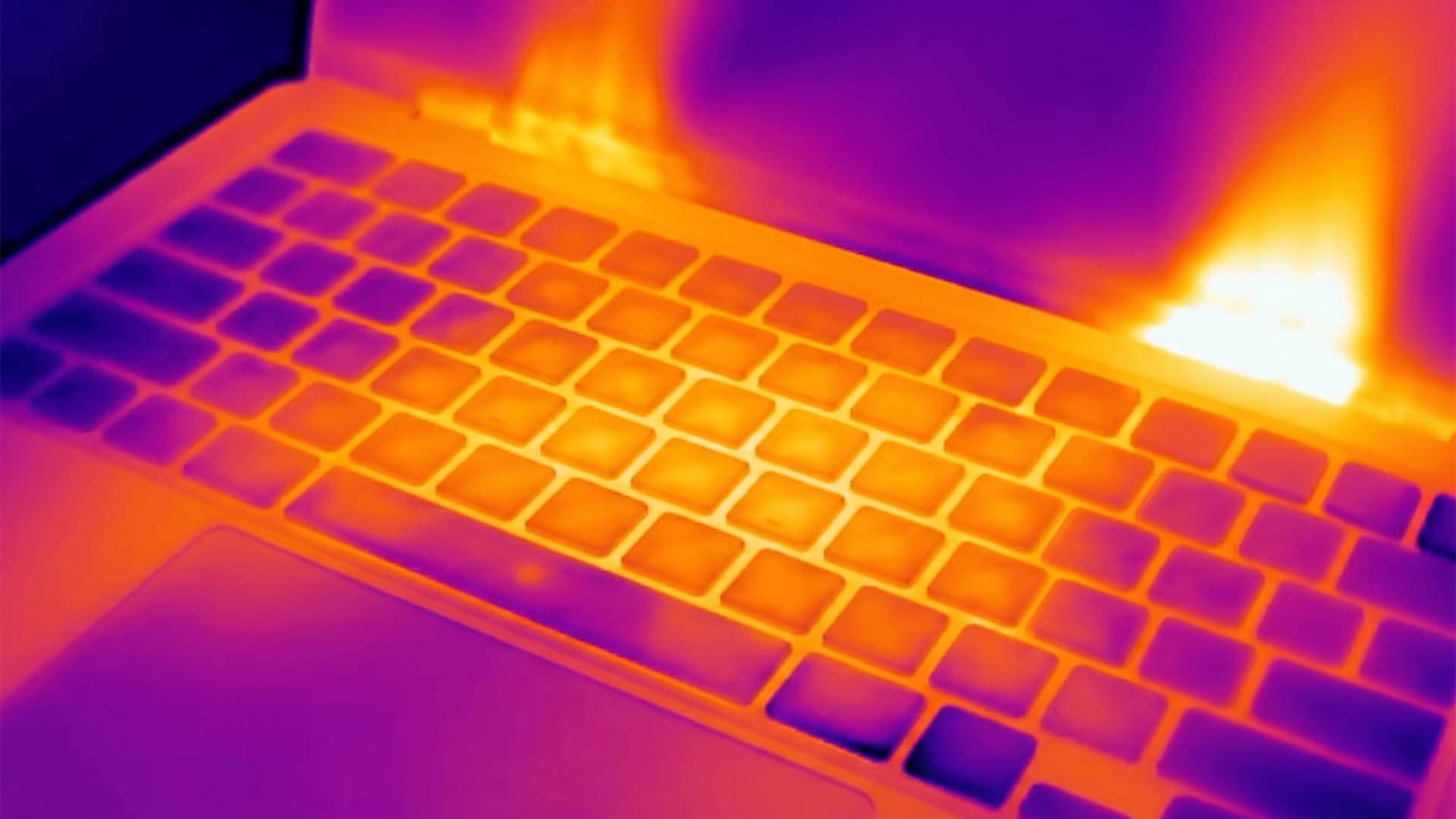 MacBook Pro 14-inch M5 Max gặp vấn đề nghiêm trọng: Apple hoàn tiền nhưng khách hàng vẫn thiệt hại lớn