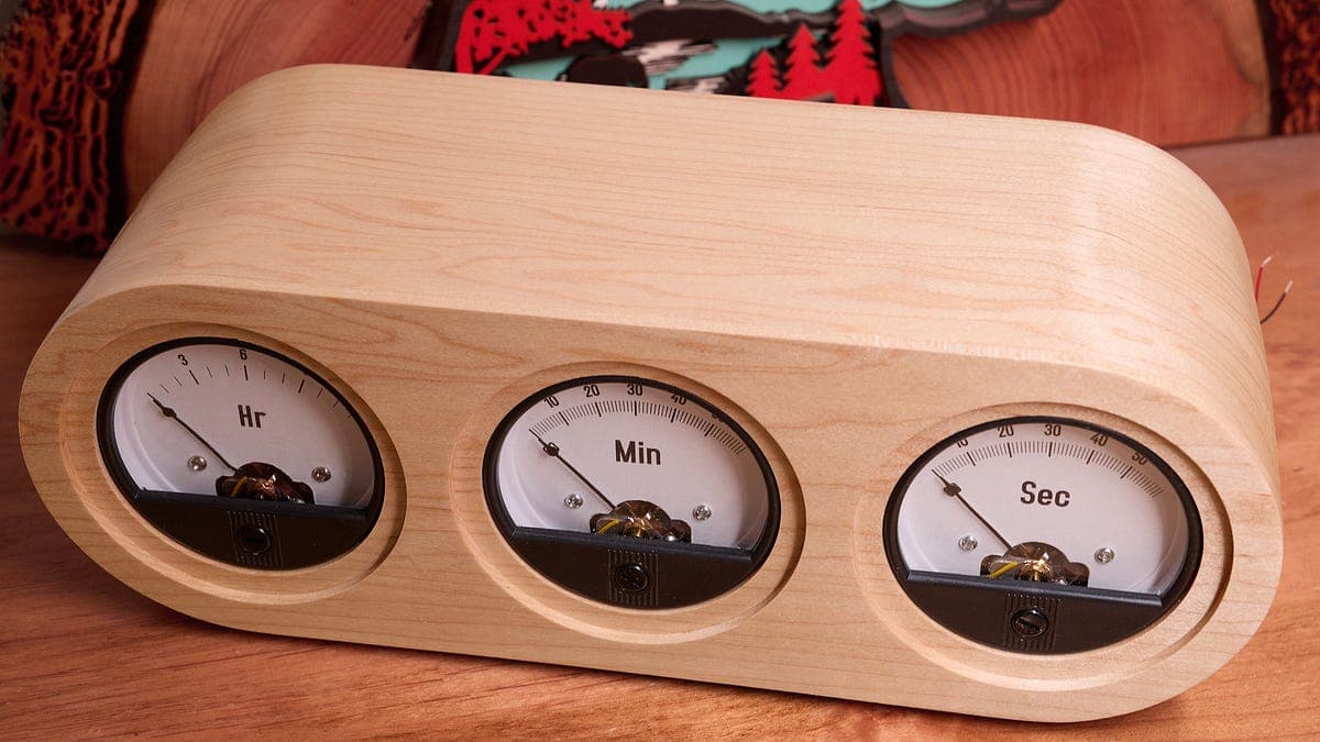 Đồng hồ voltmeter: Khi thiết kế mạch điện tử trở thành nghệ thuật