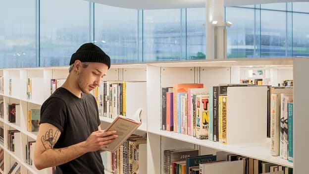 Thư viện Phần Lan: Không chỉ mượn sách mà còn cả máy may